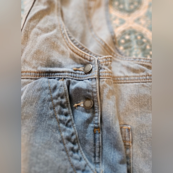 Universal Thread Cut Off Overall Shorts - Picture 3 of 4